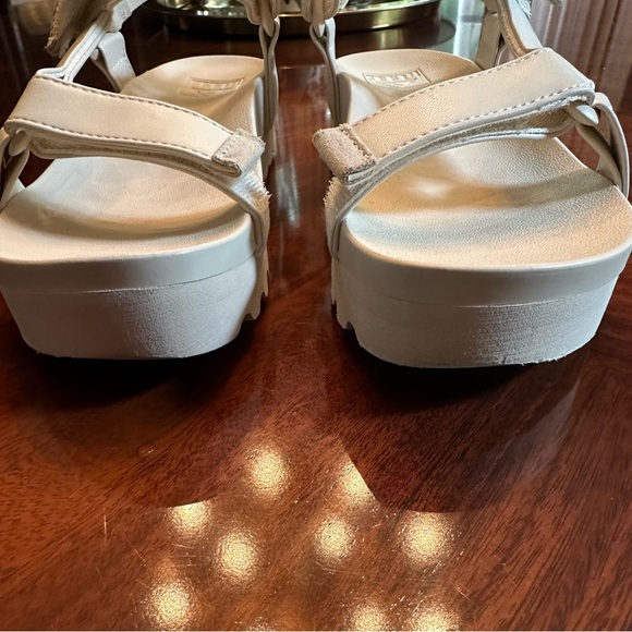 REEF Cushion Rem Hi in Vintage. Gently Used, Great Condition. - Picture 8 of 8